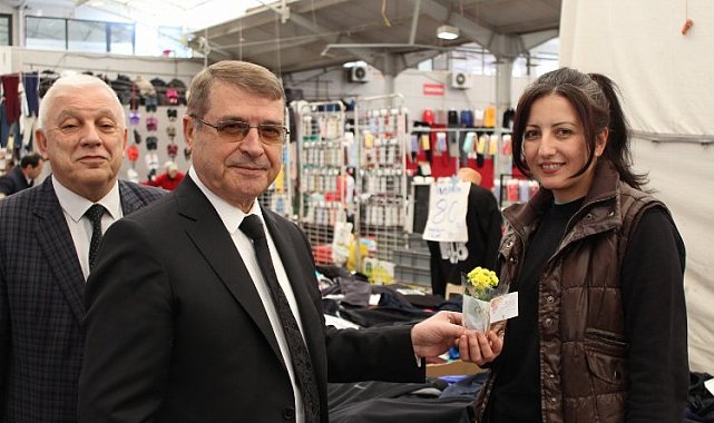 BESOB yönetiminden kadın esnaflara çiçekli ziyaret