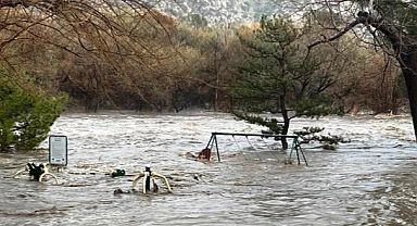California'da Aşırı Yağış Can Aldı: 14 Ölü