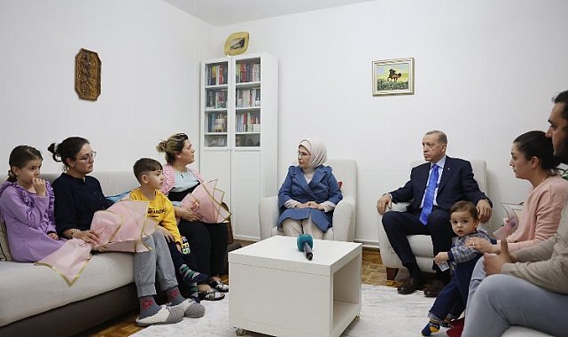 Cumhurbaşkanı Erdoğan'dan depremzede aileye ziyaret