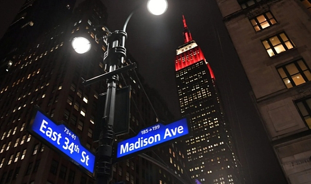 Empire State Binası Kırmızı Beyaz