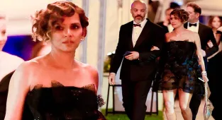 Halle Berry puts on a leggy display alongside boyfriend Van Hunt
