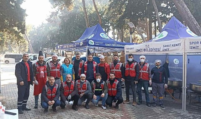 İzmit'in ekipleri afet bölgesinde dört koldan çalışıyor