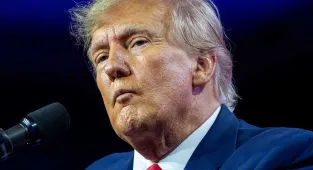 Judge lets 'Access Hollywood' tape into Trump rape trial