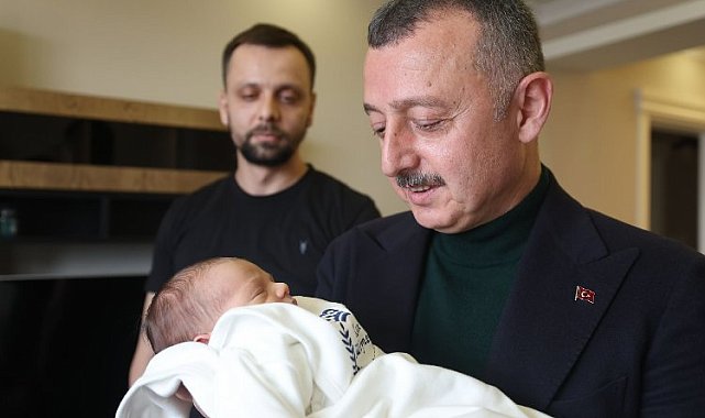 Kulağına ilk ezanı Başkan Büyükakın okudu