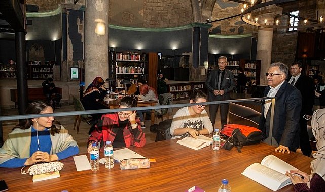 Memduh Büyükkılıç'tan 'kütüphane' mesajı