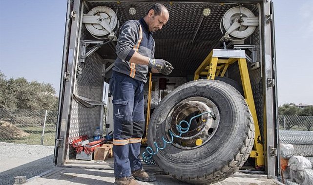 Mobil lastikçi araçları yolda bırakmıyor