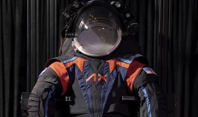 NASA yeni 'Uzay kıyafeti'ni tanıttı