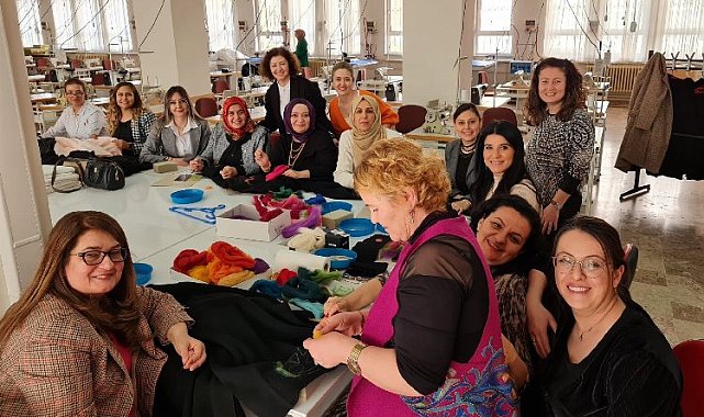Selçuk Üniversitesi'nin Moda Atölyesi depremzedeler için üretti