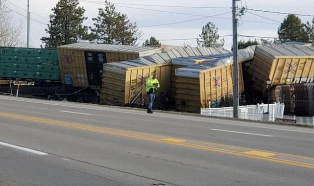 Shelter in place issued as ANOTHER Norfolk Southern trail derails