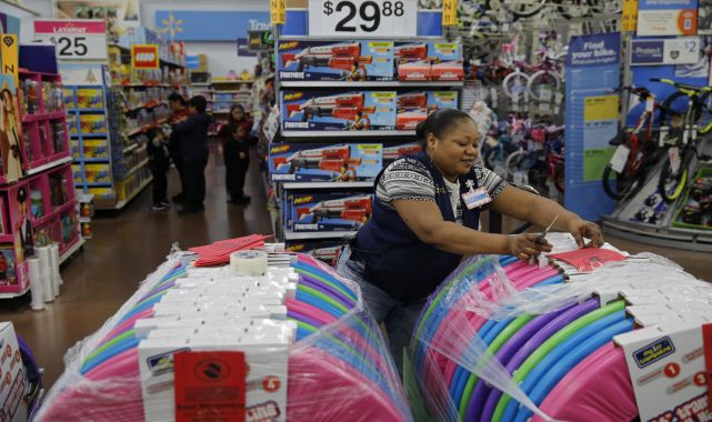 US services sector grows steadily; prices remain high