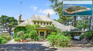 Waterside  £13.5m Sandbanks bungalow sells for £4,640 per square foot