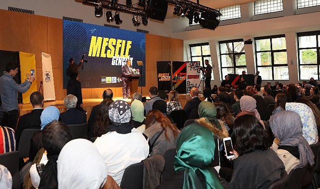 Bakan Koca, Konya'da gençlerle buluştu
