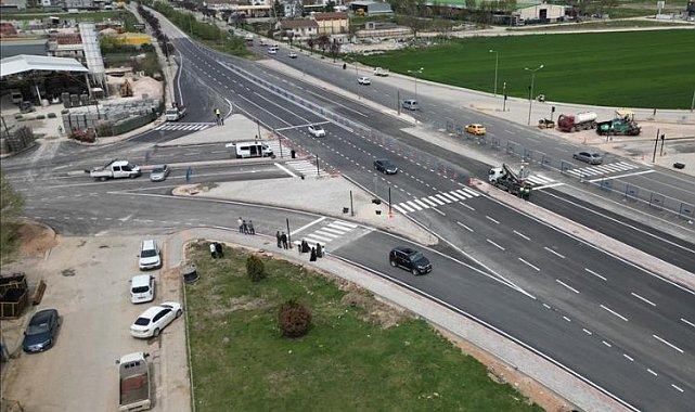 Bursa İnegöl'de Akpınar Kavşağı bayrama hazırlanıyor