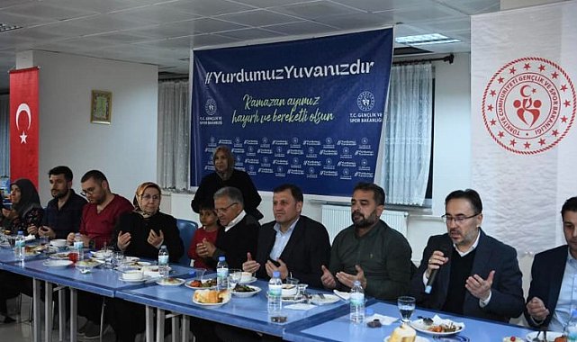 Büyükkılıç ailesi iftarda depremzedeleri ağırladı