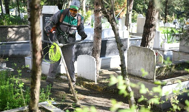 Çayırova'nın mezarlıkları bayrama hazır