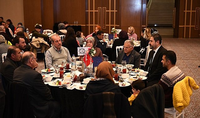 Depremzedeler iftarda Büyükkılıç'la buluştu