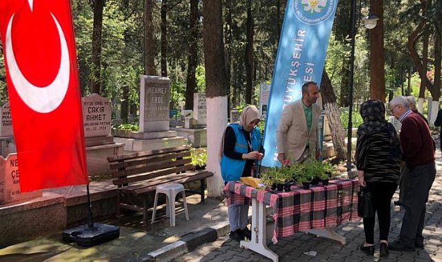 Kabir ziyaretlerinde Manisalıları Büyükşehir'in sıcak yüzü karşıladı