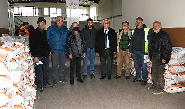 Karabağlar üreticinin yanında
