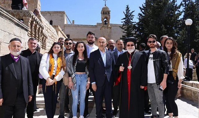 Mardin Valisi Mahmut Demirtaş'tan Süryanilere kutlama
