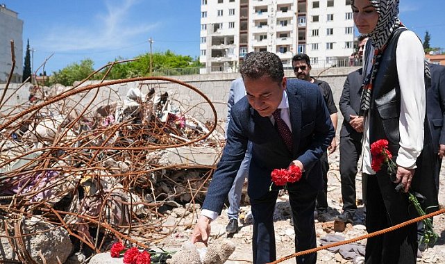Babacan'dan Ebrar Sitesi enkazına karanfil