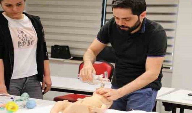 Diyarbakır'da sağlıkçılara NRP eğitimi