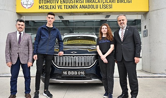 Geleceğin otomotivcileri Togg'u inceledi