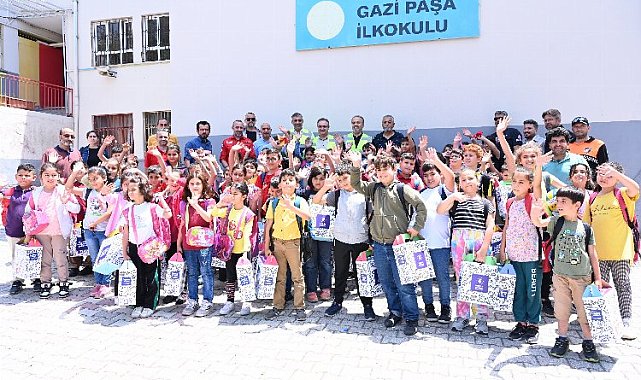 Hataylı depremzedelere çocuklara Alinur Aktaş morali