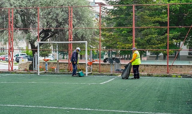 Kütahya'da park ve havuzlarda genel temizlik