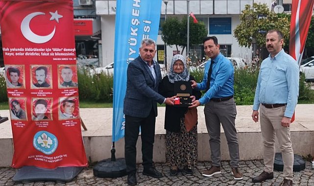 Manisa Salihli'de şehitlere saygı duruşu