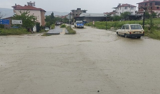 Manisa Selendi'de sağanak yağışa yoğun mesai