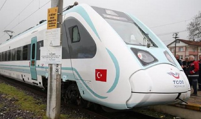 Milli elektrikli tren yolculu sefere başlıyor