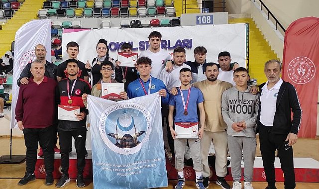 Mudanyalı güreşçiler Türkiye Şampiyonu oldu