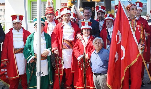 Özel gereksinimli bireyler, Büyükşehir'de emin ellerde
