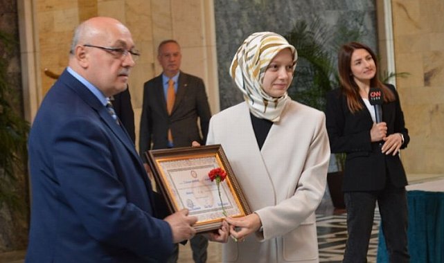 TBMM'ye milletvekilleri kayıtları sürüyor