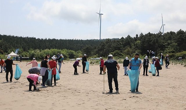 Uzunkum Sahili'nde kıyı temizliği yapıldı
