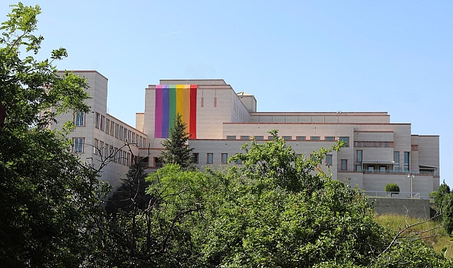 Amerikan Konsolosluğuna LGBTI Bayrağı