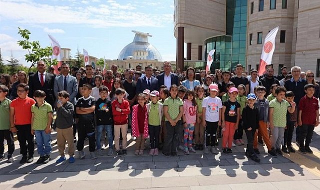 Depremde hayatını kaybeden NEVÜ'lüler için fidan dikildi