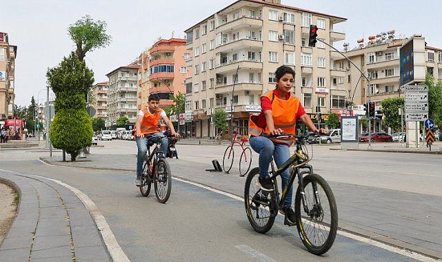 Gaziantep'te 'trafik güvenliğine' 6 bin reflektif yelek