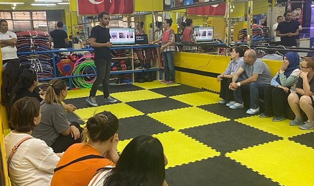İzmir Konak'ta veliler uyuşturucu kullanımına karşı bilgilendirildi