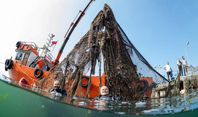 İzmit Körfezinden 5 ton hayalet ağ çıkarıldı