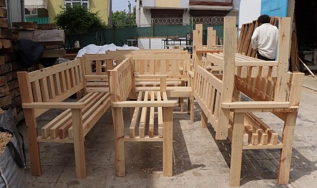 İzmit'in park ve bahçelerinde yoğun mesai sürüyor