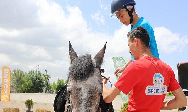 Kayserililer Büyükşehir'in 'Atlı Tur' hizmetini sevdi