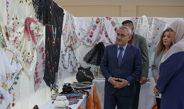 Kütahya'da üreten kadınların el emekleri görücüye çıktı