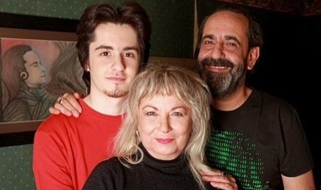 Lenf Kanseri Özkan Uğur Entübe Edildi