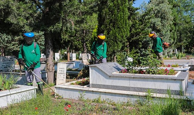 Mezarlıklarda bayramı mesaisi