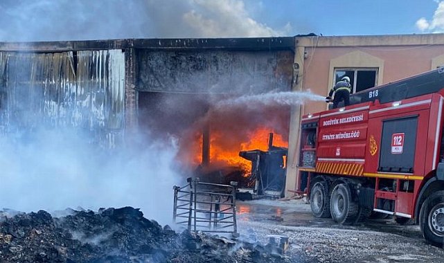 Bozüyük İnönü'de palet fabrikası yandı