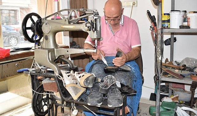 46 yıldır ayakkabı tamirciliği yapıyor