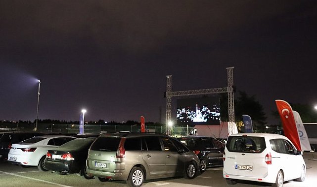 Bursa Büyükşehir'den yıldızların altında araç sineması