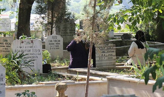 Gölcük'te deprem şehitleri dualarla anıldı
