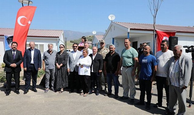 Hatay'da prefabriklerin 2. etabı teslim edildi
